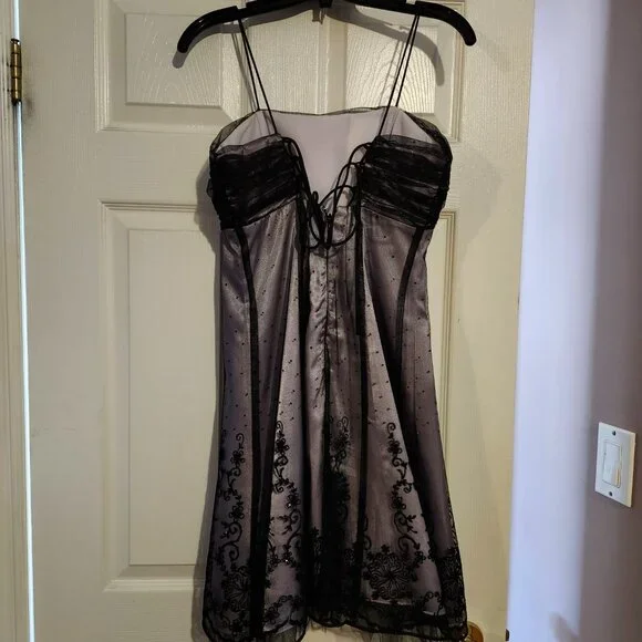 Le Château Elegant Semi-Formal Dress - Picture 2 of 2